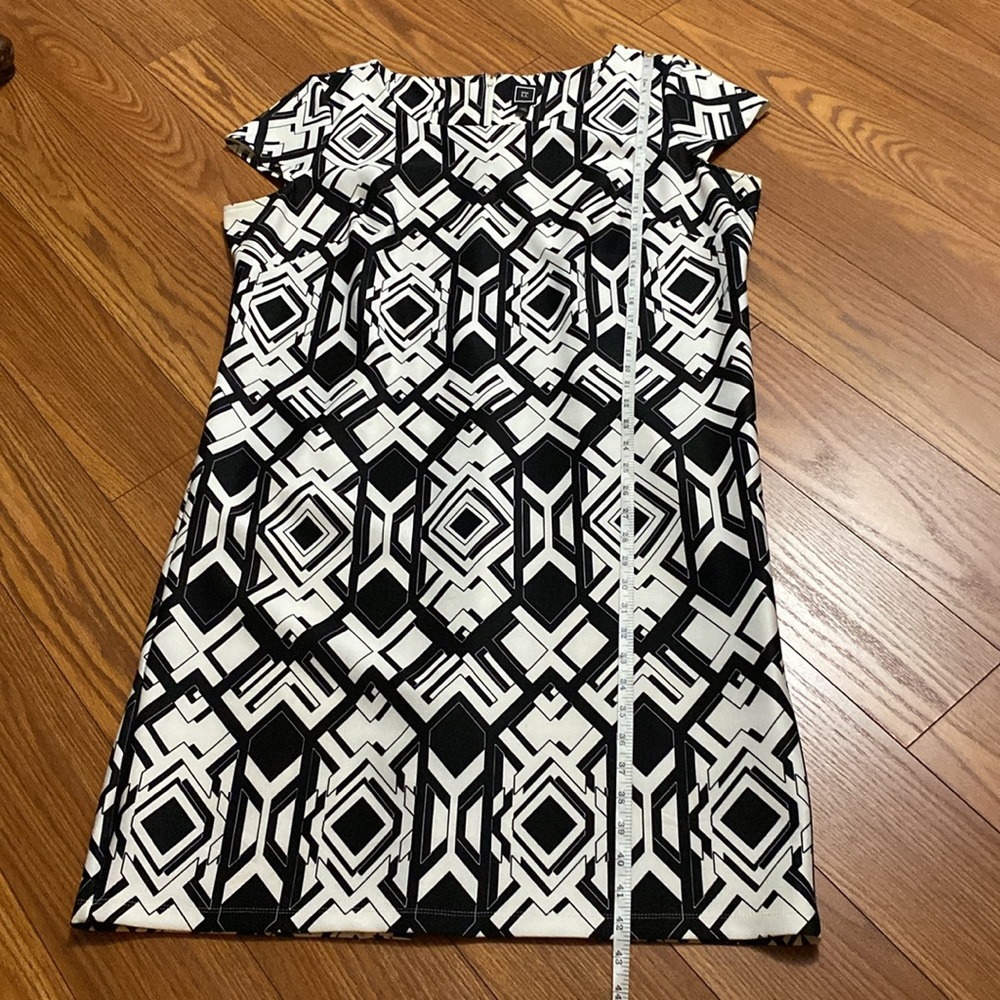 RM LL women’s black and white Geometric Diamond print cap sleeve shift dress - Picture 10 of 11